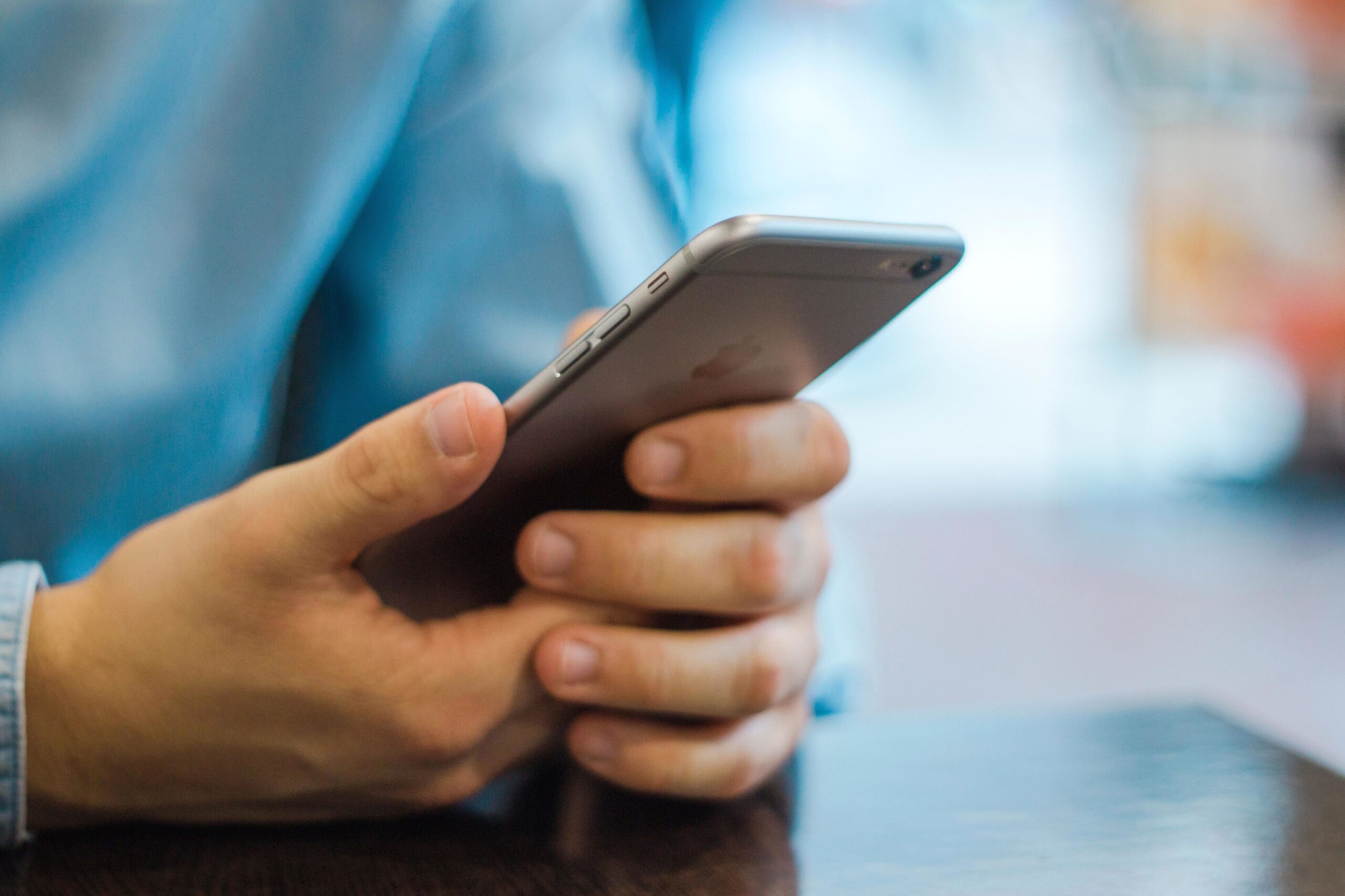 Vorbestellung per App auf dem Smartphone bei apoPark